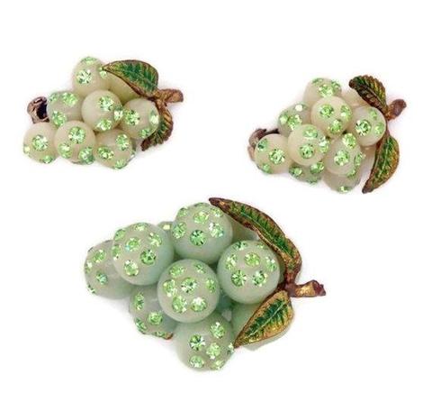 Vintage Crown Trifari Poured Glass Flower Clip Earrings
