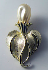 Vintage Sarah Coventry Signed Faux Pearl Iris Brooch - Vintage Lane Jewelry - 1